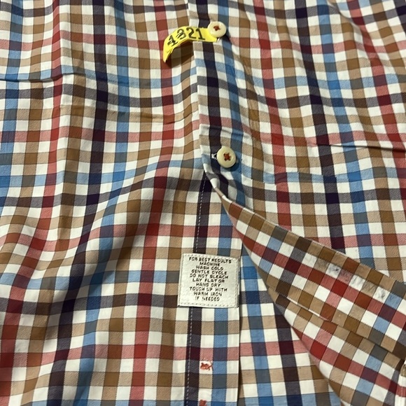 Peter Millar Button Down Size XL - Picture 3 of 7